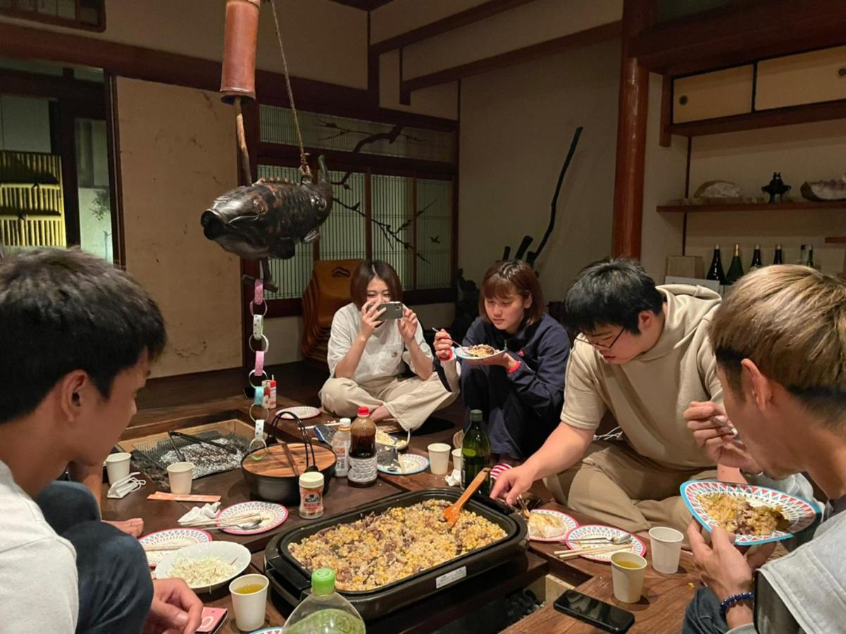 Guesthouse Omoya--全個室--囲炉裏のぬくもりと共にグループの絆を深める古民家宿でゆっくりとした時間を-6名部屋-6名部屋-8名部屋--最大20名-ペット同伴可は一室のみ- Мацуяма Экстерьер фото