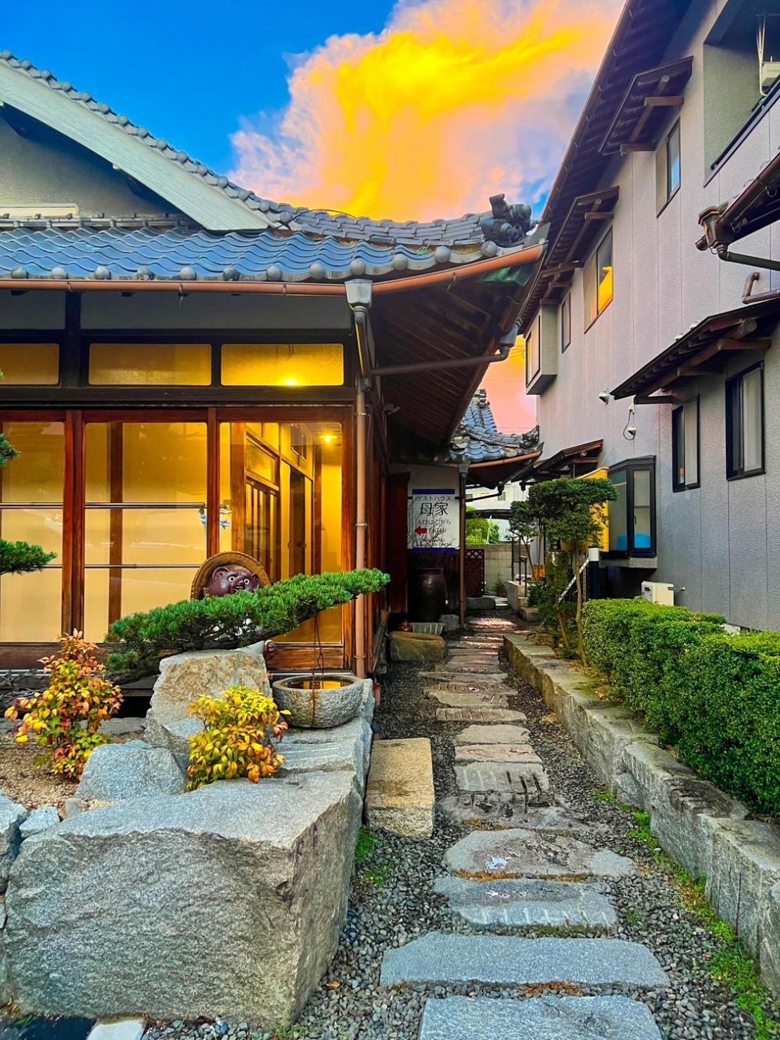 Guesthouse Omoya--全個室--囲炉裏のぬくもりと共にグループの絆を深める古民家宿でゆっくりとした時間を-6名部屋-6名部屋-8名部屋--最大20名-ペット同伴可は一室のみ- Мацуяма Экстерьер фото